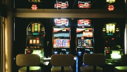 Revealed: Risky parental gambling affects 200,000 Australian kids Revealed: Risky parental gambling affects 200,000 Australian kids